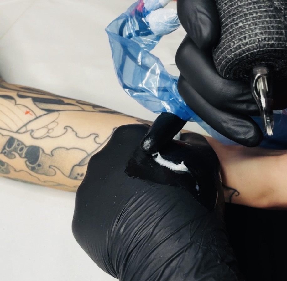 Bálsamo natural para tatuajes con 500mg CBD y 500mg CBG 2 Bálsamo natural para tatuajes con 500mg CBD y 500mg CBG - Imagen 2